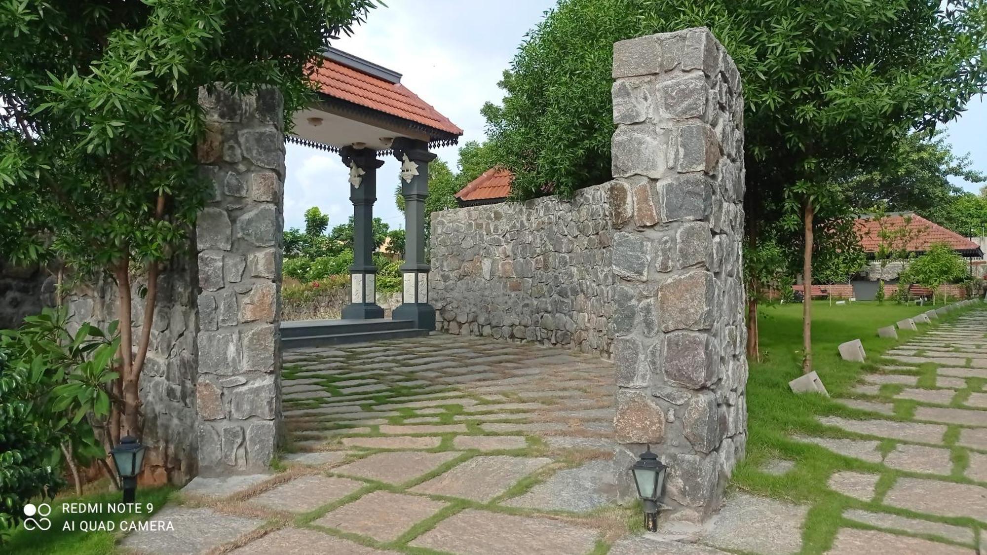 Hibis By Sparsa Vellore Exteriör bild